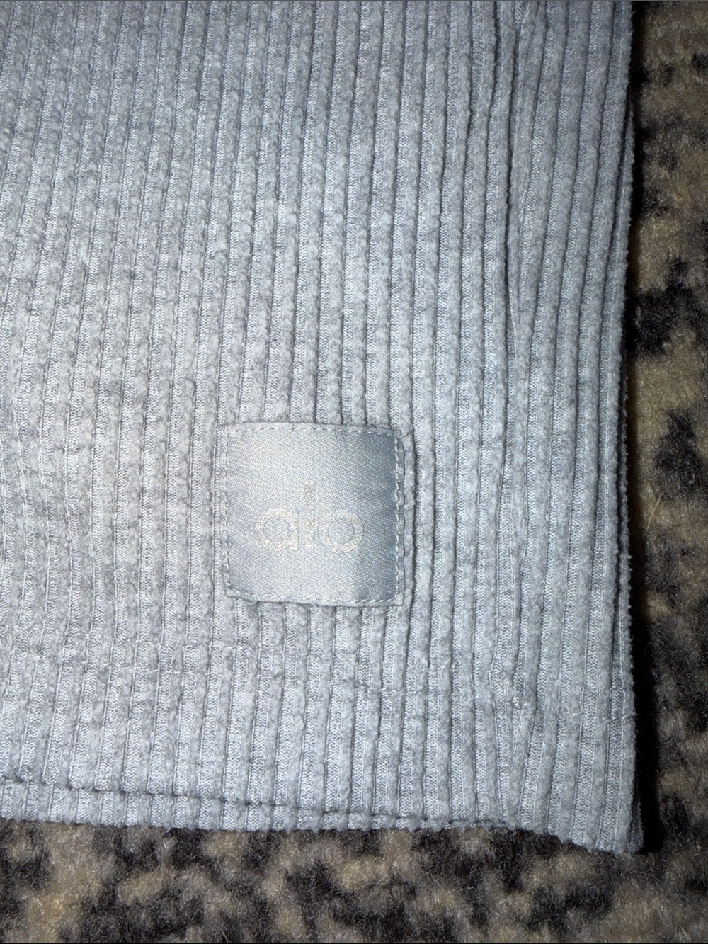 ALO Yoga Light Grey Ribbed Athletic Lounge Shorts - Picture 2 of 5